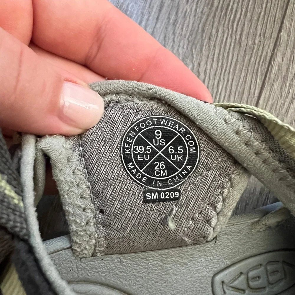 Keen Whisper Waterproof Sandals Womens 9 Sage Green Gray Hiking Water Shoes